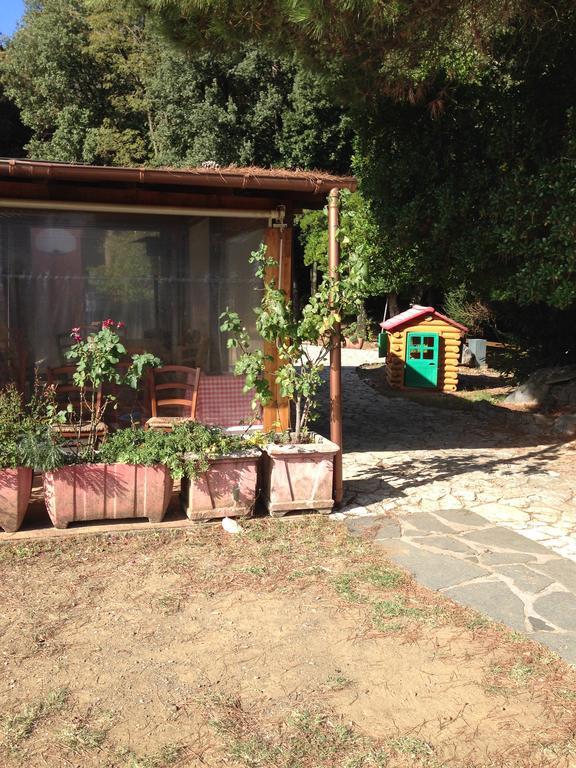 Bed and Breakfast Agriturismo "La Rosa Canina" Леричі Екстер'єр фото
